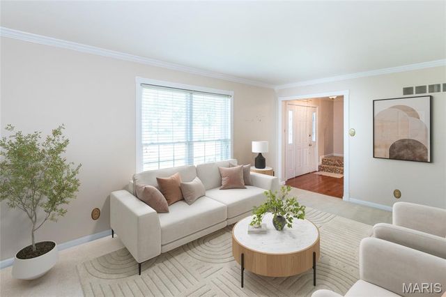 6564 Suson Woods Drive, St Louis, MO 63128