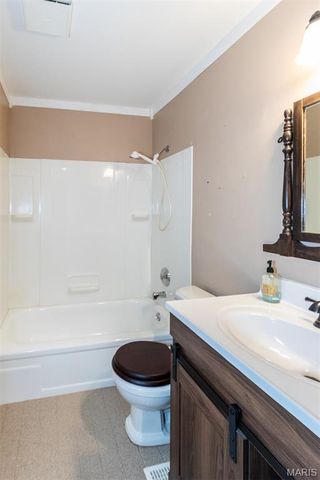 6564 Suson Woods Drive, St Louis, MO 63128