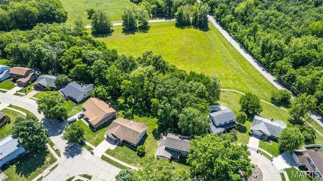 6564 Suson Woods Drive, St Louis, MO 63128