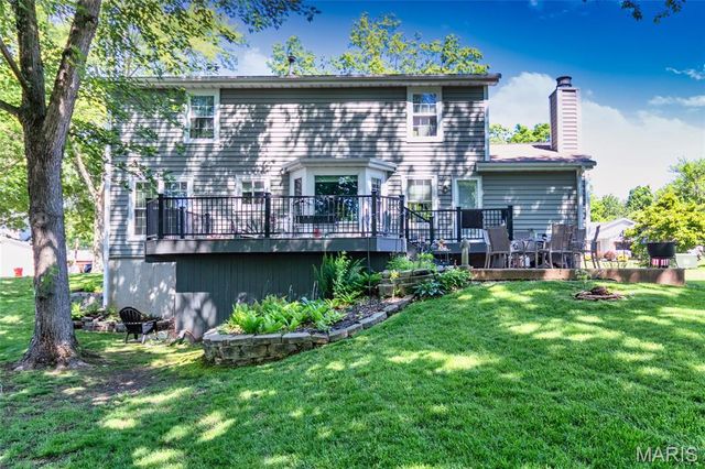 6564 Suson Woods Drive, St Louis, MO 63128