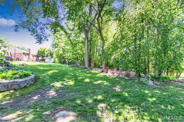 6564 Suson Woods Drive, St Louis, MO 63128