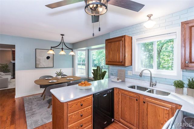 6564 Suson Woods Drive, St Louis, MO 63128