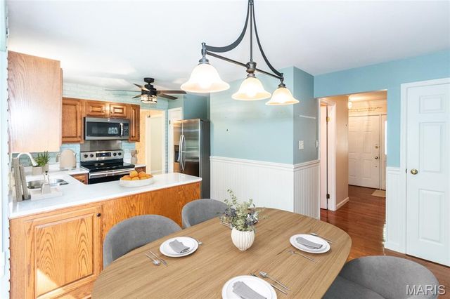 6564 Suson Woods Drive, St Louis, MO 63128