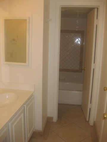 2610 Lakehill Lane 4D, Carrollton, TX 75006