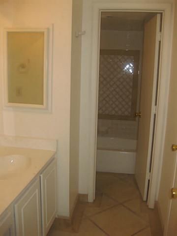 2610 Lakehill Lane 4D, Carrollton, TX 75006