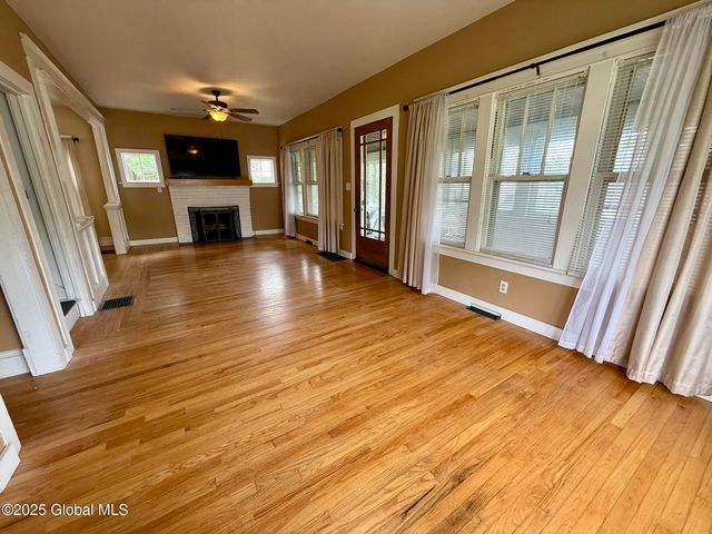 18 Bellemeade Street, North Greenbush, NY 12198