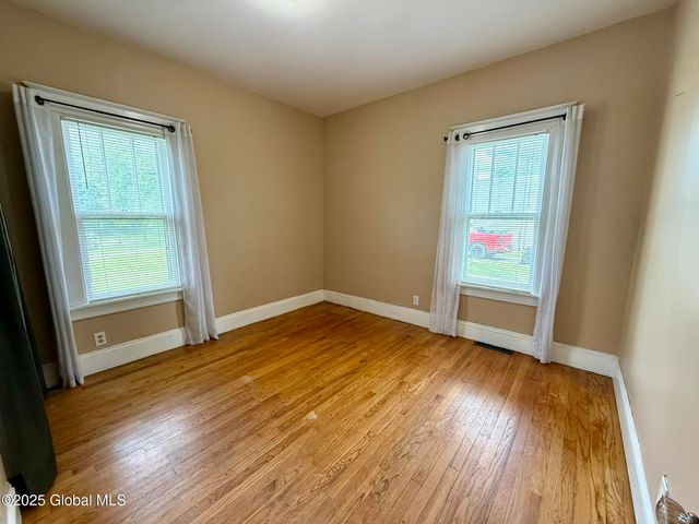 18 Bellemeade Street, North Greenbush, NY 12198