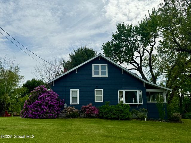 18 Bellemeade Street, North Greenbush, NY 12198