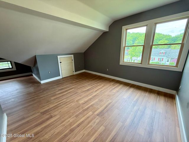 18 Bellemeade Street, North Greenbush, NY 12198