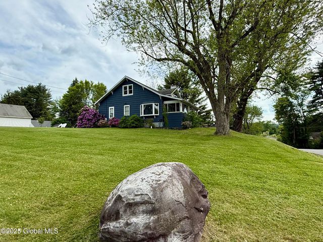 18 Bellemeade Street, North Greenbush, NY 12198