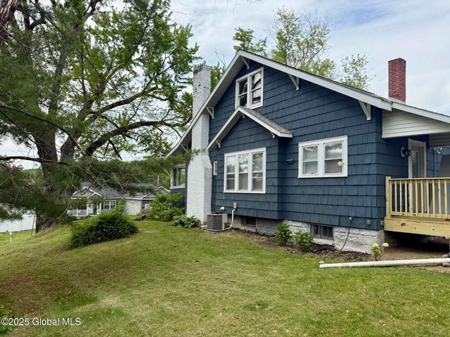 18 Bellemeade Street, North Greenbush, NY 12198