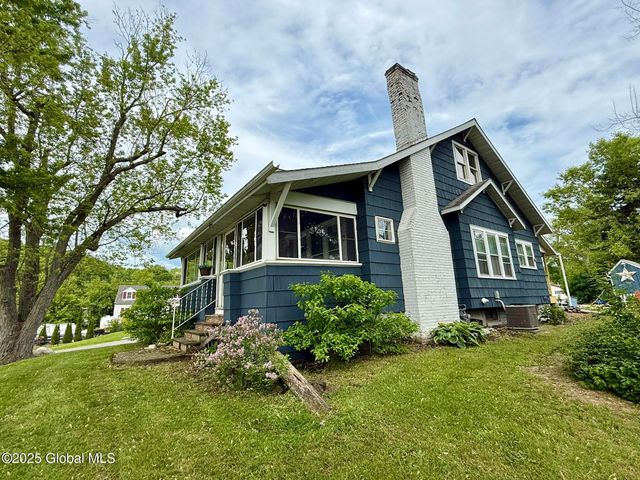 18 Bellemeade Street, North Greenbush, NY 12198