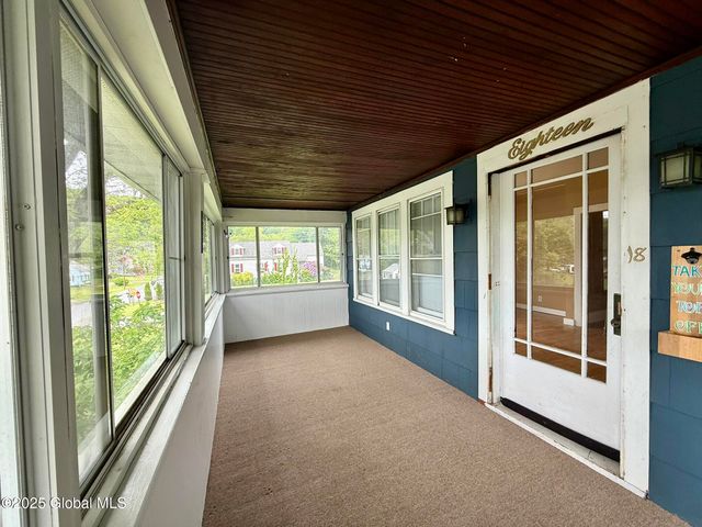 18 Bellemeade Street, North Greenbush, NY 12198