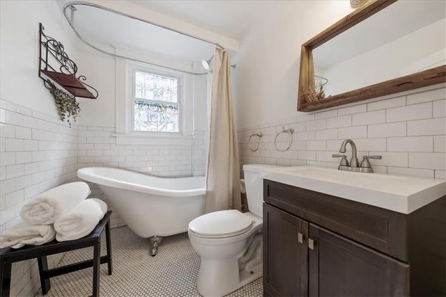 3709 Walnut Street, Kansas City, MO 64111