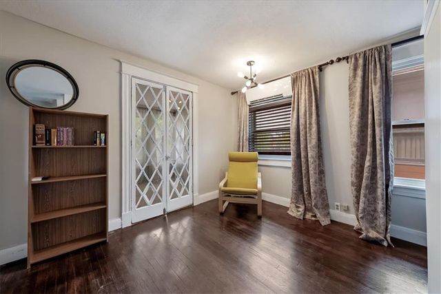 3709 Walnut Street, Kansas City, MO 64111