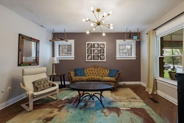 3709 Walnut Street, Kansas City, MO 64111