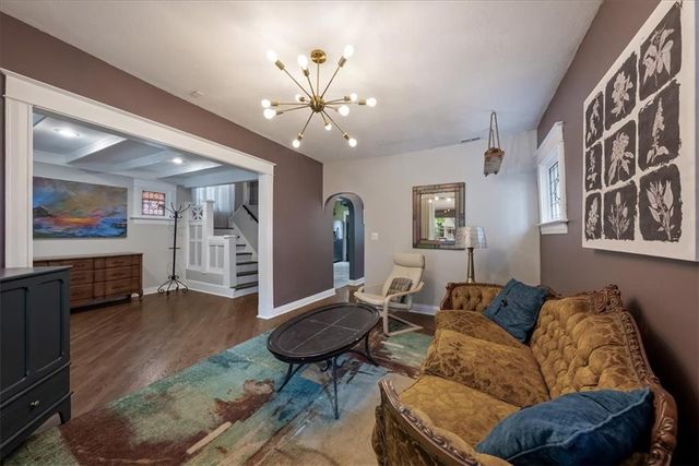 3709 Walnut Street, Kansas City, MO 64111