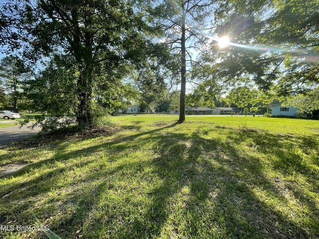 424 J C Killingsworth Drive, Hattiesburg, MS 39401