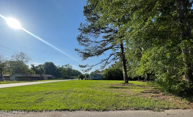 424 J C Killingsworth Drive, Hattiesburg, MS 39401