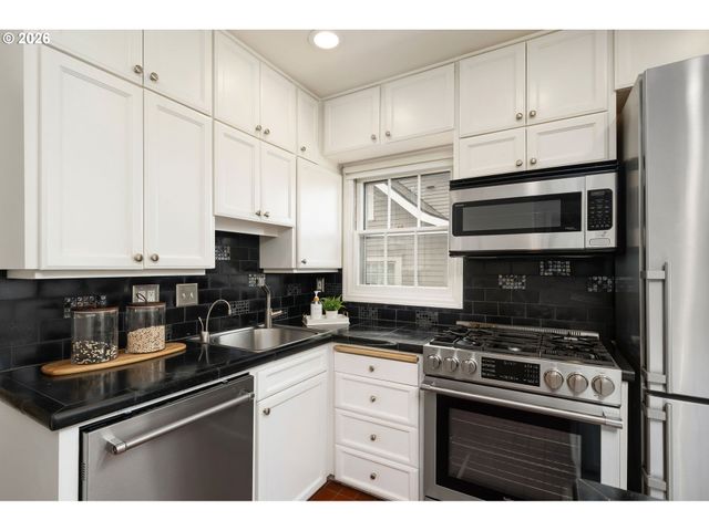 2695 Sw MONTGOMERY Dr, Portland, OR 97201