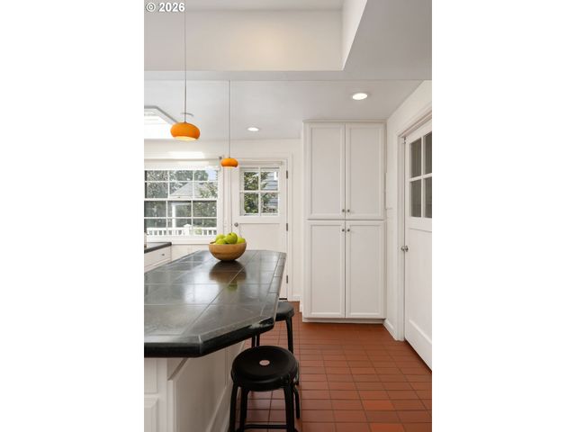 2695 Sw MONTGOMERY Dr, Portland, OR 97201