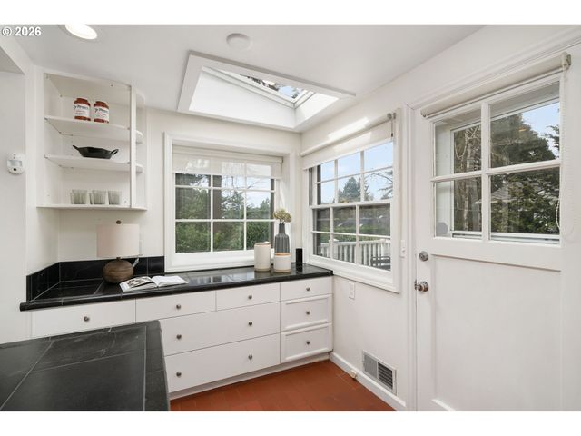 2695 Sw MONTGOMERY Dr, Portland, OR 97201