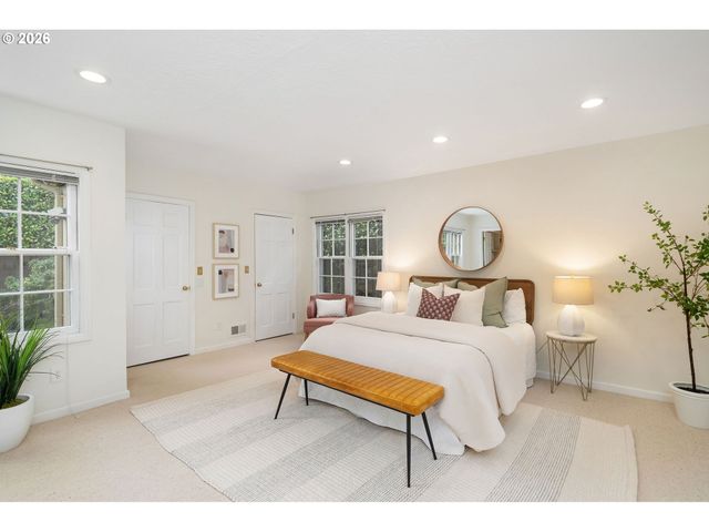 2695 Sw MONTGOMERY Dr, Portland, OR 97201