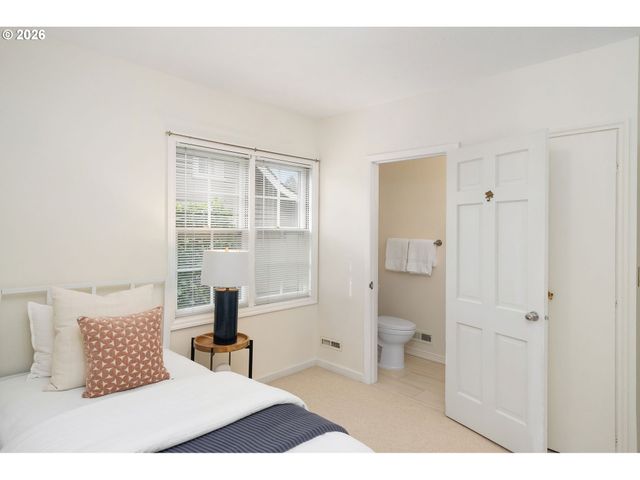 2695 Sw MONTGOMERY Dr, Portland, OR 97201