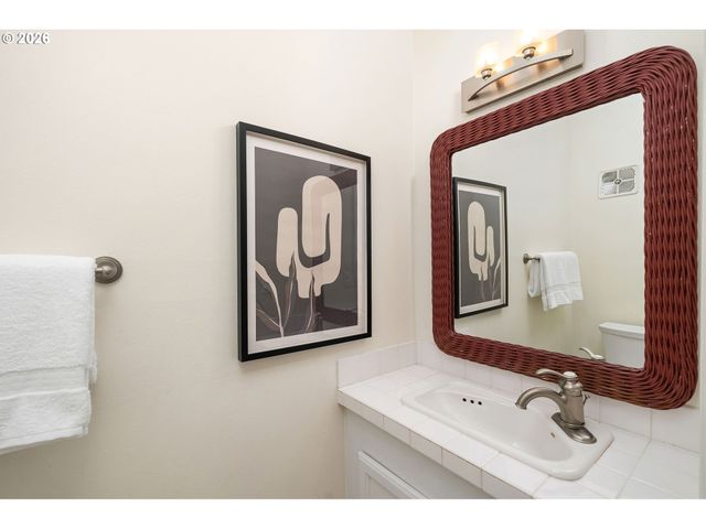 2695 Sw MONTGOMERY Dr, Portland, OR 97201