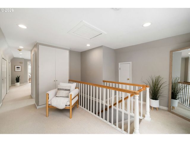 2695 Sw MONTGOMERY Dr, Portland, OR 97201