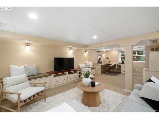 2695 Sw MONTGOMERY Dr, Portland, OR 97201