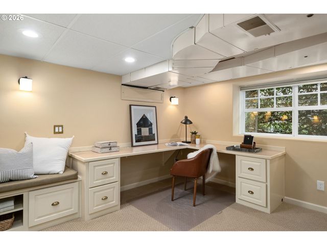 2695 Sw MONTGOMERY Dr, Portland, OR 97201