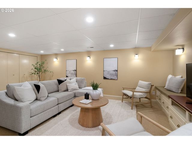 2695 Sw MONTGOMERY Dr, Portland, OR 97201