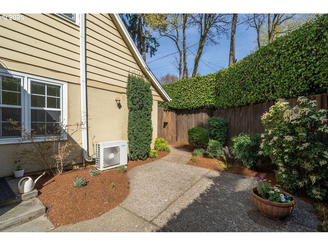 2695 Sw MONTGOMERY Dr, Portland, OR 97201