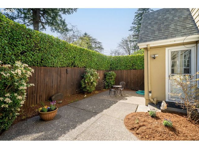 2695 Sw MONTGOMERY Dr, Portland, OR 97201