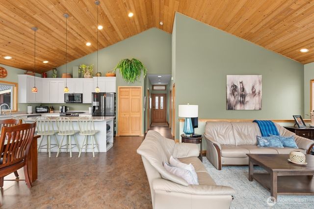 15107 N Lakeshore Drive, Entiat, WA 98822