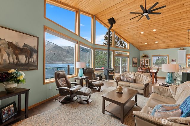 15107 N Lakeshore Drive, Entiat, WA 98822