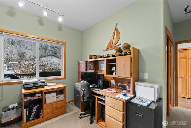 15107 N Lakeshore Drive, Entiat, WA 98822