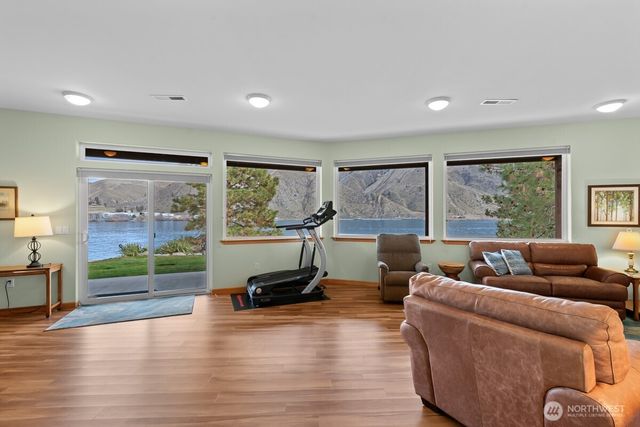 15107 N Lakeshore Drive, Entiat, WA 98822