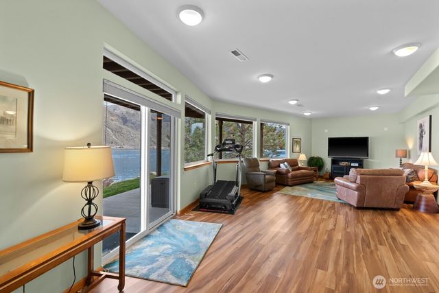 15107 N Lakeshore Drive, Entiat, WA 98822