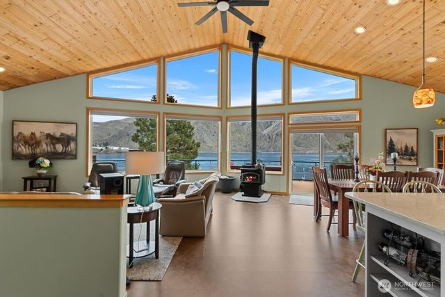 15107 N Lakeshore Drive, Entiat, WA 98822