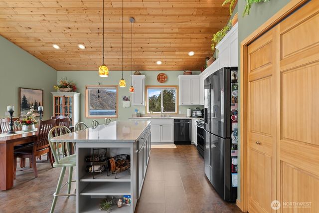 15107 N Lakeshore Drive, Entiat, WA 98822