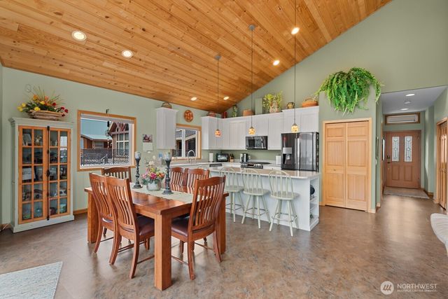 15107 N Lakeshore Drive, Entiat, WA 98822