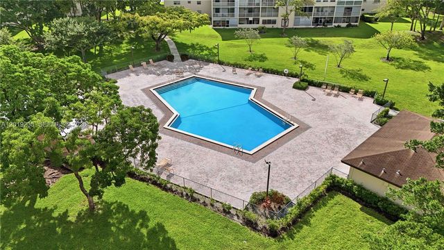 151 SW 134th Way 206N, Pembroke Pines, FL 33027