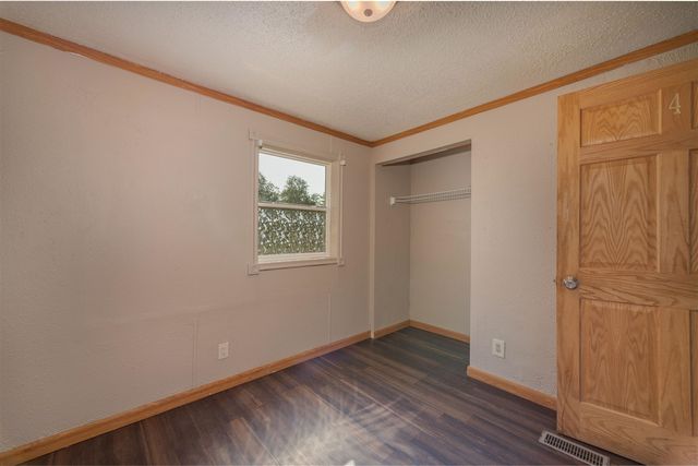 9284 M-35, Gladstone, MI 49837