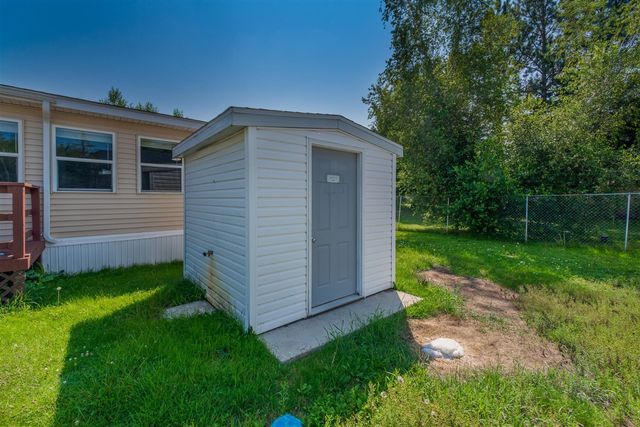 9284 M-35, Gladstone, MI 49837