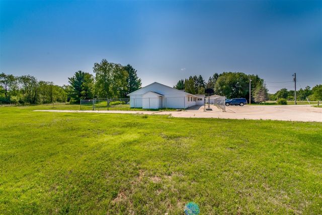 9284 M-35, Gladstone, MI 49837