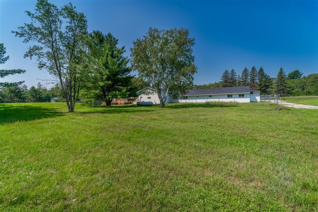 9284 M-35, Gladstone, MI 49837