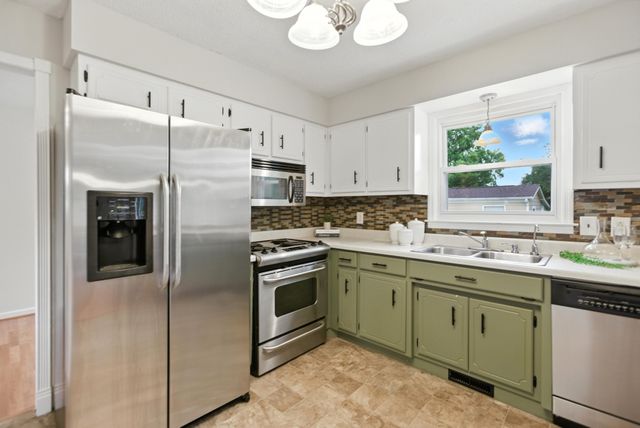 215 Patrick St, Estill Springs, TN 37330