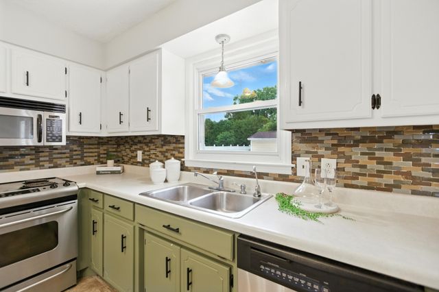 215 Patrick St, Estill Springs, TN 37330